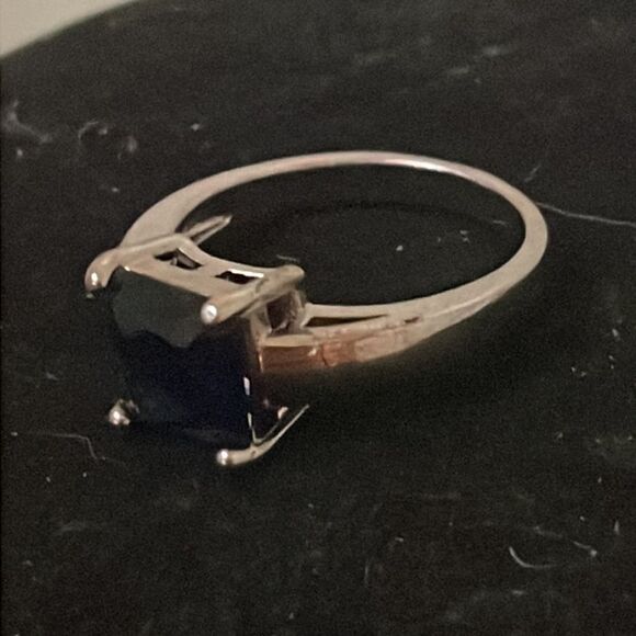 Size 8.75 polished silver tone emerald cut prong set blue sapphire like ring - Picture 4 of 8